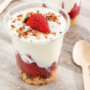 Taza de plástico transparente compostable biodegradable con tapa